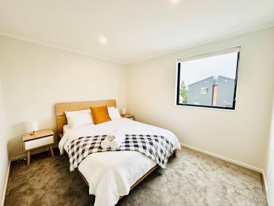Henderson - 4-Bedrooms Home Auckland Exterior photo